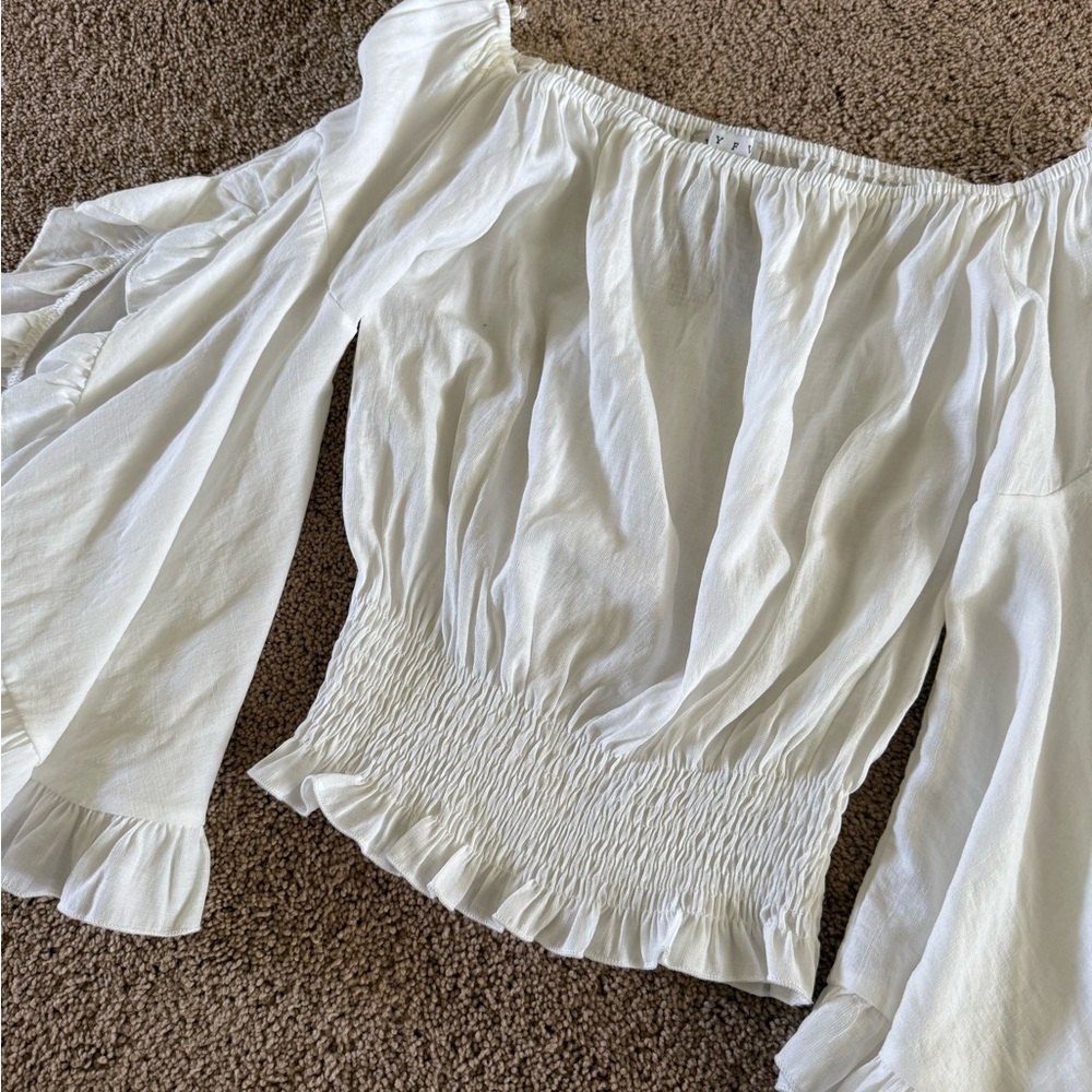 BNWT white flowy blouse - Picture 2 of 3
